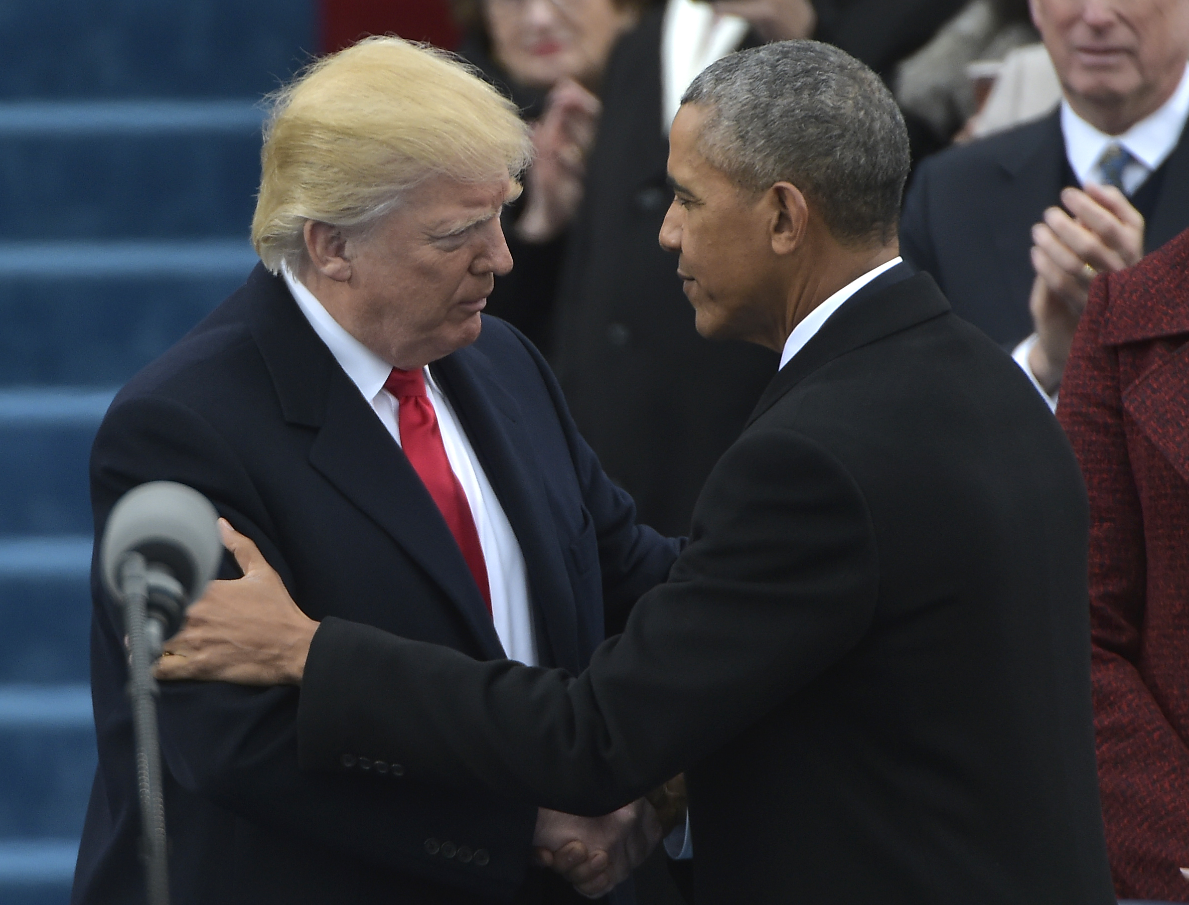 US President Barack Obama (R) greets President-elect Donald Trump as he arrives on the platform at the US Capitol in Washington, DC, on January 20, 2017, before his swearing-in ceremony. / AFP PHOTO / Mandel NGAN