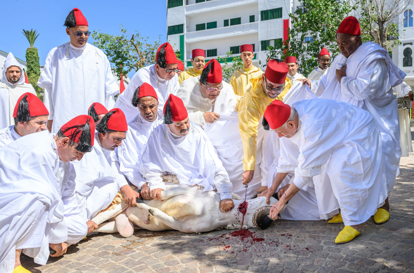أمير المؤمنين يؤدي صلاة عيد الأضحى المبارك بمسجد الحسن الثاني بتطوان