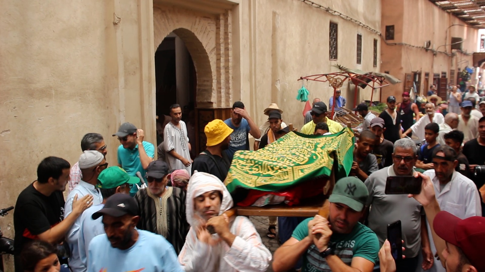 بالفيديو.. تشييع جثمان الفنانة المراكشية السعدية اللوك بعد صراع طويل مع المرض