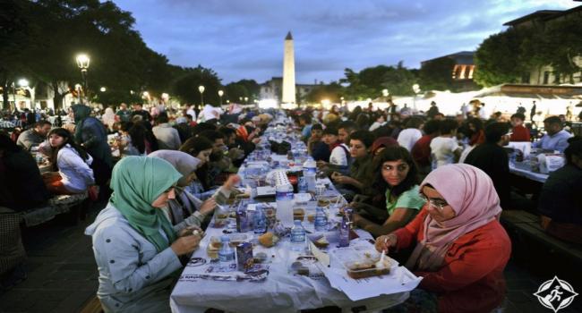 الجالية المغربية بفرنسا تستقبل شهر رمضان المبارك في أجواء من الروحانية