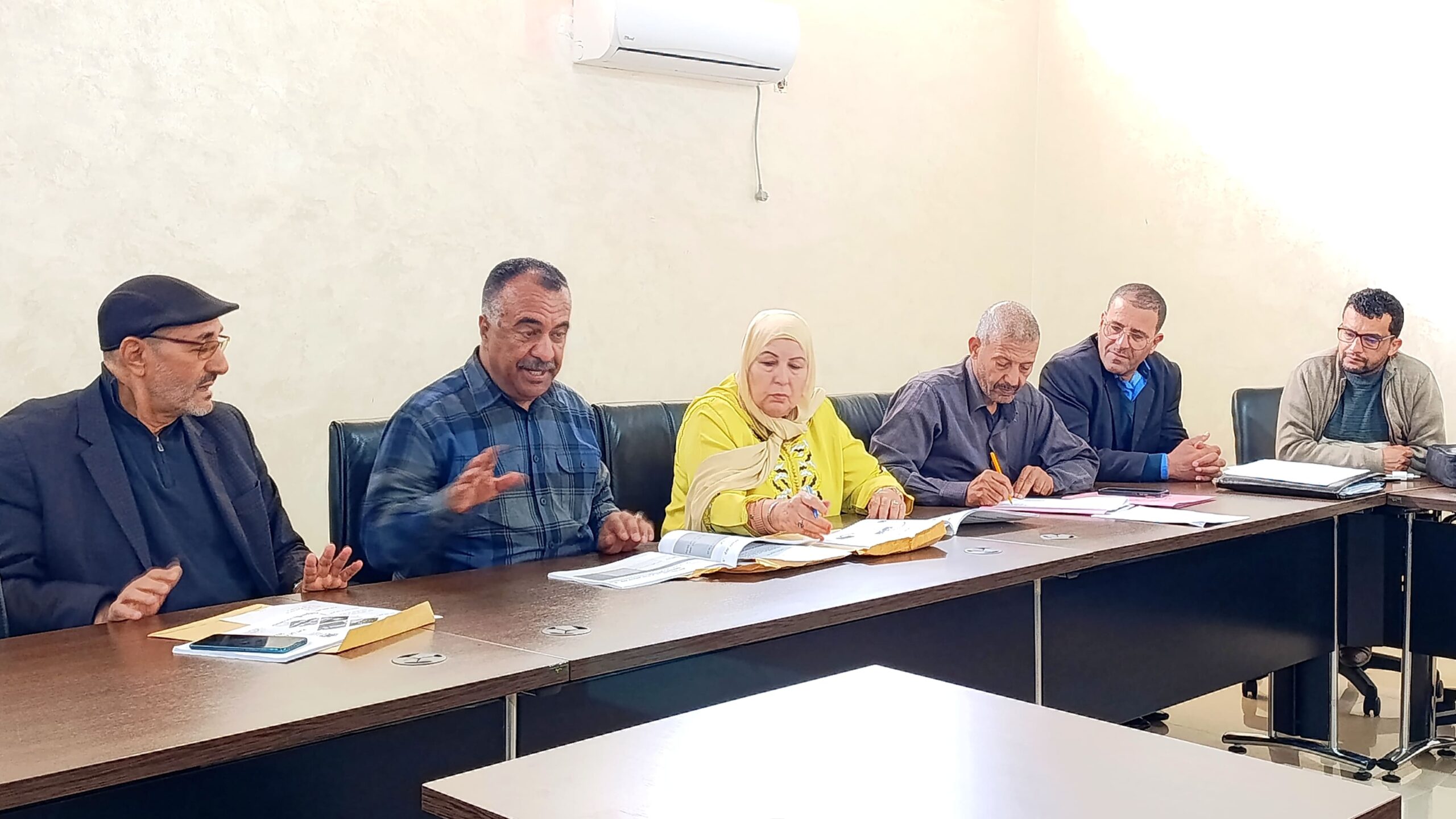 في إطار التحضير لدورة ماي.. اجتماع لجنة تشجيع الاستثمار وإنعاش فرص الشغل بجماعة ابن جرير